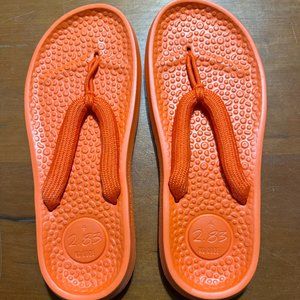 Cute Allbirds thongs/flip-flops in bright orange! Women's 9 NWOT